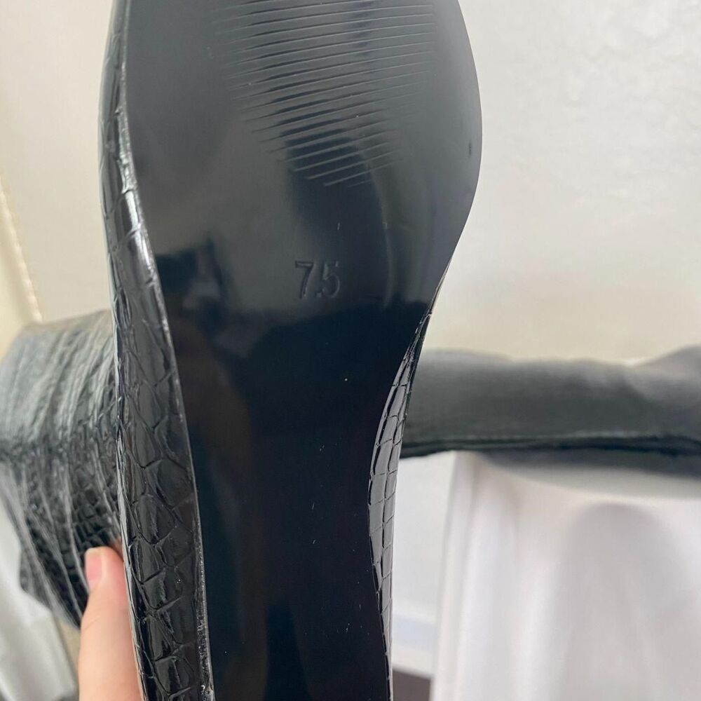 NEW Fashion Nova Black Croc Faux Leather Knee High Kitten Heel Boots US 7.5 - Picture 8 of 8